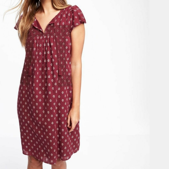 Old Navy Dresses & Skirts - Old Navy Red Printed Embroidered Shift Dress